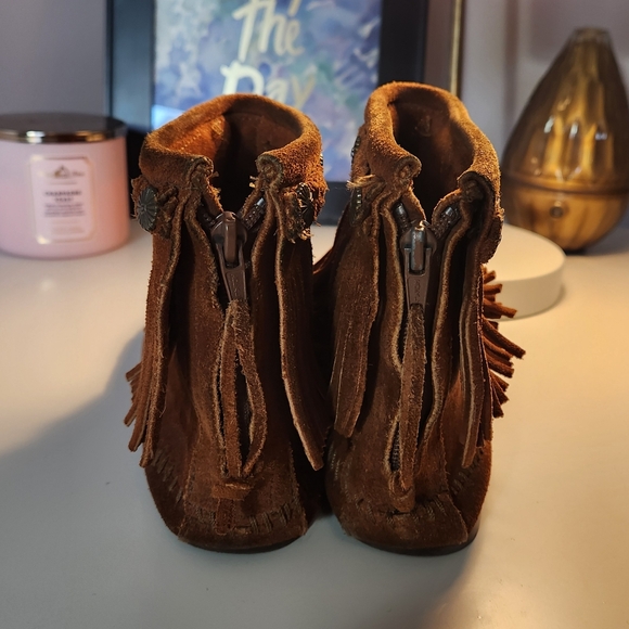 Minnetonka Moccasins 292 - Women's High Top Fringe Boot - Dusty Brown Suede - Picture 6 of 15
